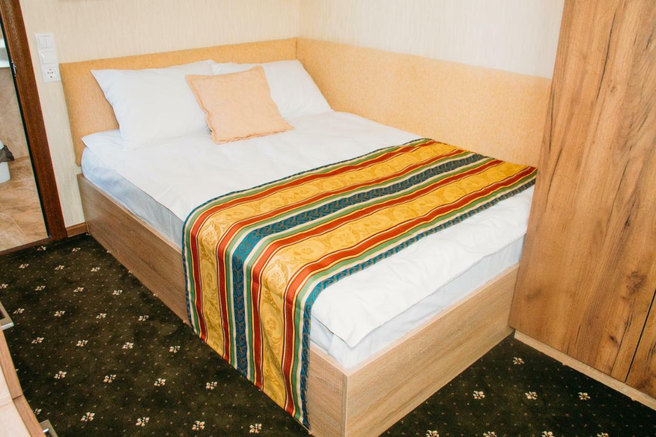 Hotel RioRo Myrhorod Esterno foto